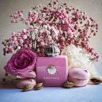 عطر ادکلن بلاسام لاو آمواژ - Blossom Love Amouage - بررسی، قیمت و خرید