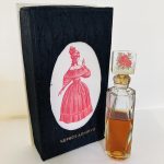 عطر ادکلن چرنویه دومینو سیورنو یه سییا‌نیه - Черное домино (Black Domino) Северное сияние - بررسی، قیمت و خرید