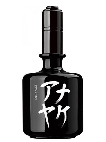 عطر ادکلن کُروی آنیایکه - Kuroi Annayake - بررسی، قیمت و خرید