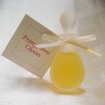 عطر ادکلن فرانجیپنی گلاوز آیالا موریل - Frangipanni Gloves Ayala Moriel - بررسی، قیمت و خرید