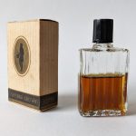 عطر ادکلن اُپِرای یوگِنی اُنیگین نوایا زرایا - Опера Евгений Онегин (Opera Eugene Onegin) Новая Заря (The New Dawn) - بررسی، قیمت و خرید