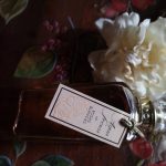 عطر ادکلن آگوا فرسکا د روزاس بلانکاس آدولفو دومینگز - Agua Fresca de Rosas Blancas Adolfo Dominguez - بررسی، قیمت و خرید