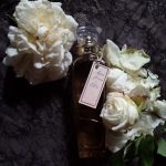 عطر ادکلن آگوا فرسکا د روزاس بلانکاس آدولفو دومینگز - Agua Fresca de Rosas Blancas Adolfo Dominguez - بررسی، قیمت و خرید