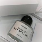 عطر ادکلن رُز آو نُ مَنز لَند بایردو - Rose Of No Man's Land Byredo - بررسی، قیمت و خرید