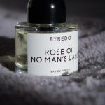 عطر ادکلن رُز آو نُ مَنز لَند بایردو - Rose Of No Man's Land Byredo - بررسی، قیمت و خرید