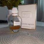 عطر ادکلن مک کویین او بلانش الکساندر مک کوئین - McQueen Eau Blanche Alexander McQueen - بررسی، قیمت و خرید