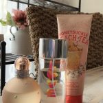 عطر ادکلن هانیساکل پیچ تی بث اند بادی ورکز - Honeysuckle Peach Tea Bath & Body Works - بررسی، قیمت و خرید