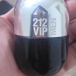 عطر ادکلن وی آی پی من کارولینا هررا - 212 VIP MEN Pills Carolina Herrera - بررسی، قیمت و خرید