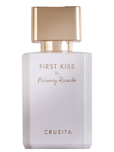 عطر ادکلن فرست کیس بای ملانی ریکاردو کروسیتا - First Kiss by Melaney Ricardo Crusita - بررسی، قیمت و خرید