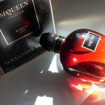 عطر ادکلن بلیزینگ لیلی الکساندر مک کوئین - Blazing Lily Alexander McQueen - بررسی، قیمت و خرید