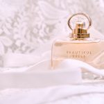 عطر ادکلن بیوتیفول بل لاو اِستِه لادِر - Beautiful Belle Love Estée Lauder - بررسی، قیمت و خرید