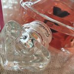 عطر ادکلن لا پتی روب نوآر ولوغ گرلن - La Petite Robe Noire Velours Guerlain - بررسی، قیمت و خرید