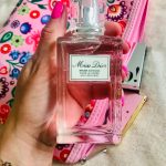 عطر ادکلن میس دیور بروم سویوز پور لُ کور دیور - Miss Dior Brume Soyeuse pour le Corps Dior - بررسی، قیمت و خرید