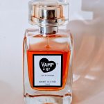 عطر ادکلن ومپ ان وای آنوره دِ پرِ - Vamp à NY Honore des Pres - بررسی، قیمت و خرید